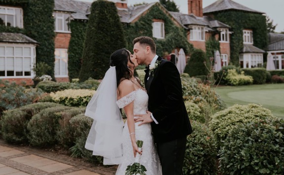 Wedding Kiss