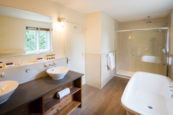 070818 Rooms Brabazon Lodge Bathroom High Res